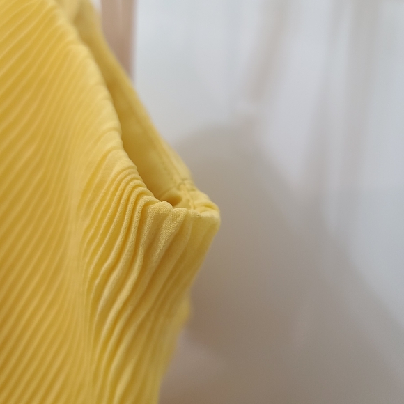Ali & Jay For The Gram Pleated Midi Dress in Yellow Sz M - Picture 16 of 16